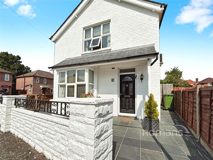 3 Bedroom Detached House For Sale In Alexandra Avenue, Camberley, Surrey, GU15