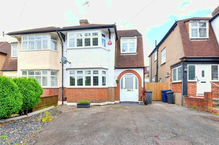 4 Bedroom Semi-Detached House To Rent In Wycherley Crescent, Bernet, EN5