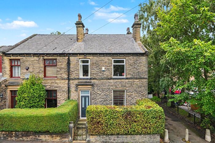 3 Bedroom End Of Terrace House For Sale In Brian Street, Lindley, Huddersfield, HD3