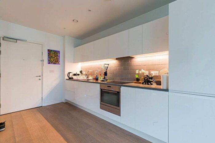 Studio For Sale In Pendant Court, Silvertown, London, E16