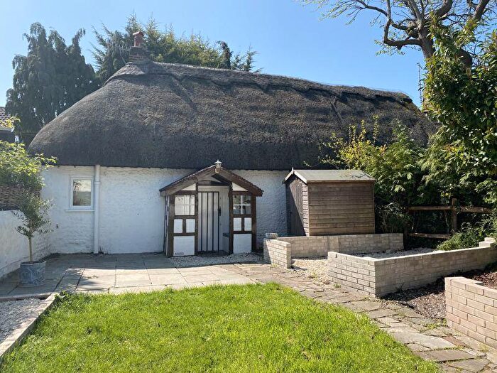3 Bedroom Bungalow To Rent In Tudor Drive, Westergate, Chichester, PO20