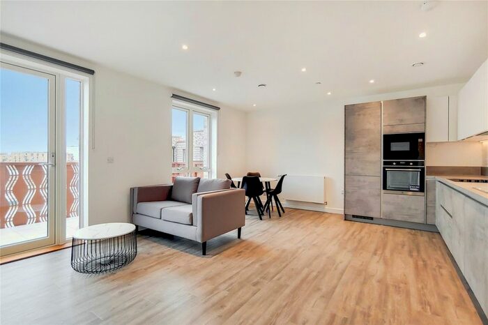 2 Bedroom Flat To Rent In Fresh Wharf Road, Barking, Essex, IG11