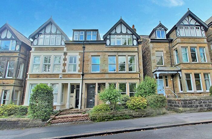 2 Bedroom Flat For Sale In Harlow Moor Drive, Harrogate, HG2