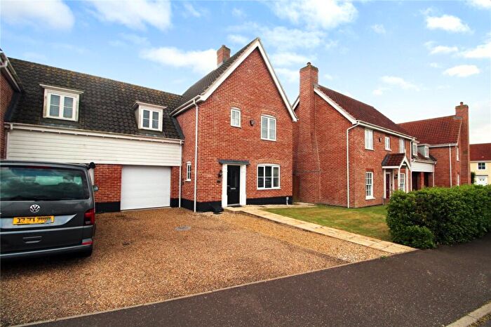 3 Bedroom Link Detached House For Sale In Sterlet Grove, Mulbarton, Norwich, Norfolk, NR14