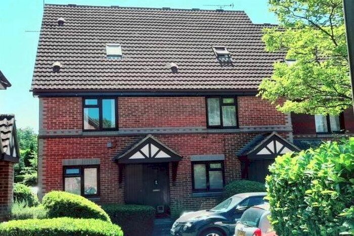 2 Bedroom Maisonette To Rent In Oriental Road Dorchester Court, Woking, GU22