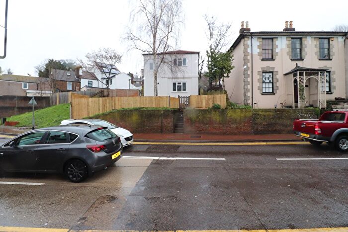 4 Bedroom Detached House For Sale In Luton Road, Chatham, ME4