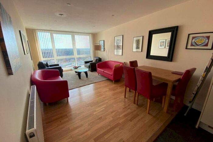 1 Bedroom Flat To Rent In Raphael House, IG1