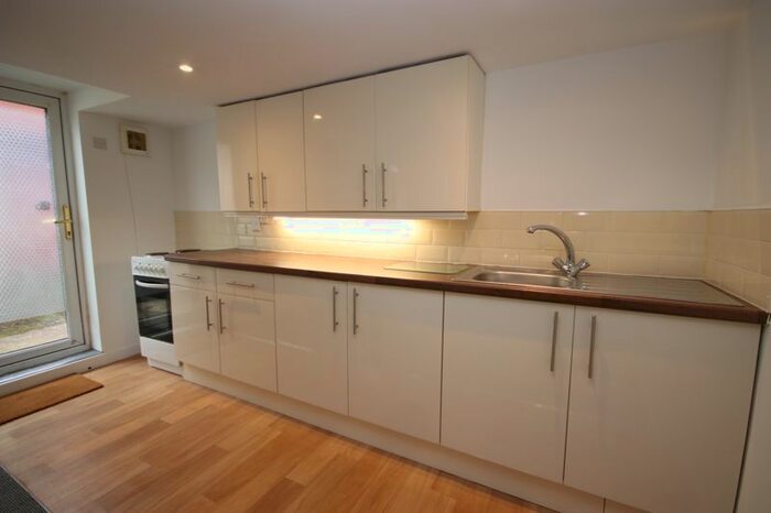 1 Bedroom Flat To Rent In Walnut Road, Torquay, TQ2