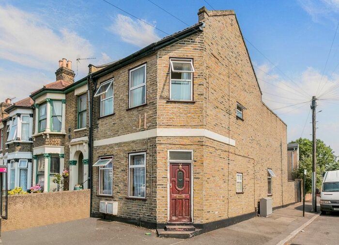 2 Bedroom Flat To Rent In Grove Green Road, London, E11