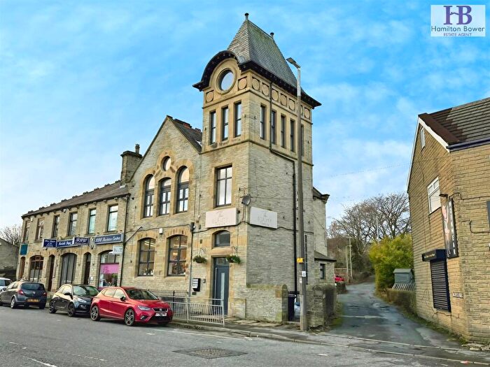 3 Bedroom Apartment To Rent In Wade House Road, Shelf, Halifax, HX3