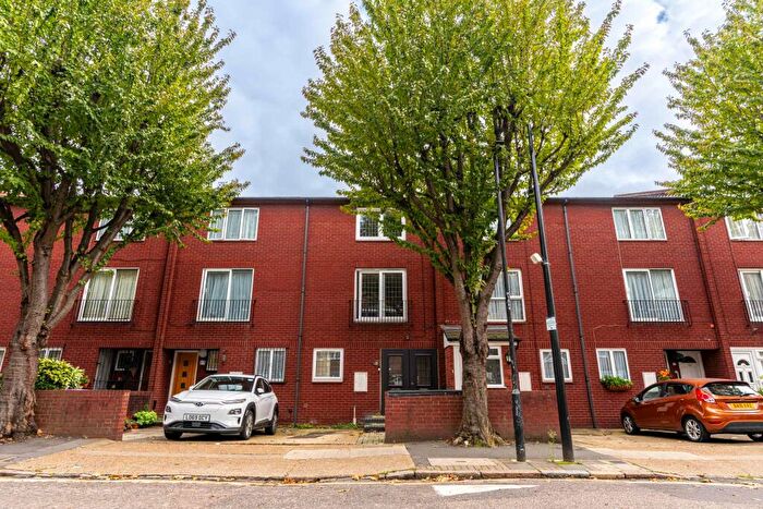 4 Bedroom Terraced House To Rent In Hannibal Road, London, Greater London, E1