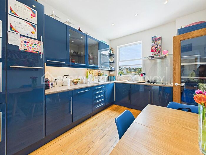 2 Bedroom Flat To Rent In St Anns Crescent, Wandsworth, SW18