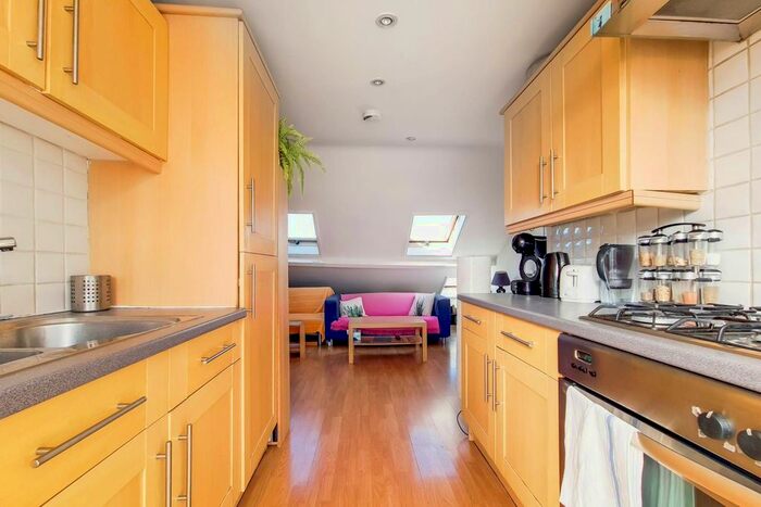 3 Bedroom Flat To Rent In Tunstall Road, Brixton, London, SW9