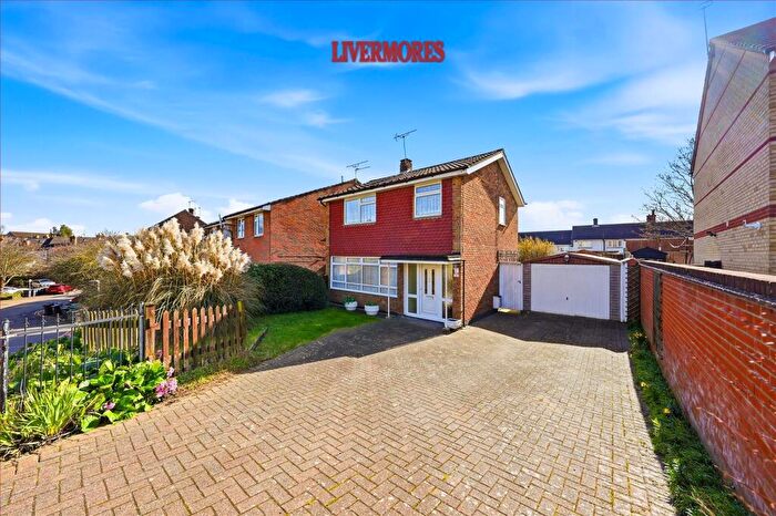 3 Bedroom Detached House For Sale In Bevis Close, Dartford, DA2