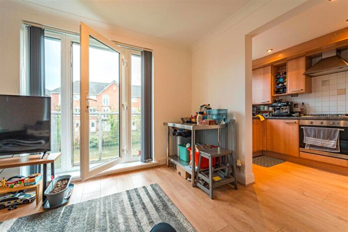 2 Bedroom Apartment To Rent In Waterside, Sale, M33