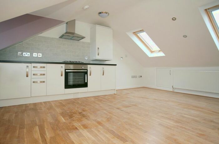 Studio To Rent In Green Lane, Ilford, IG1