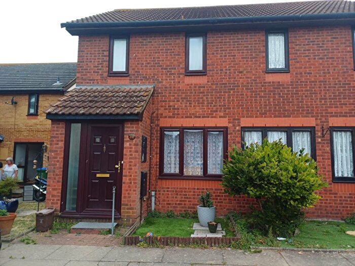 2 Bedroom Property To Rent In Selkirk Drive, Erith, DA8