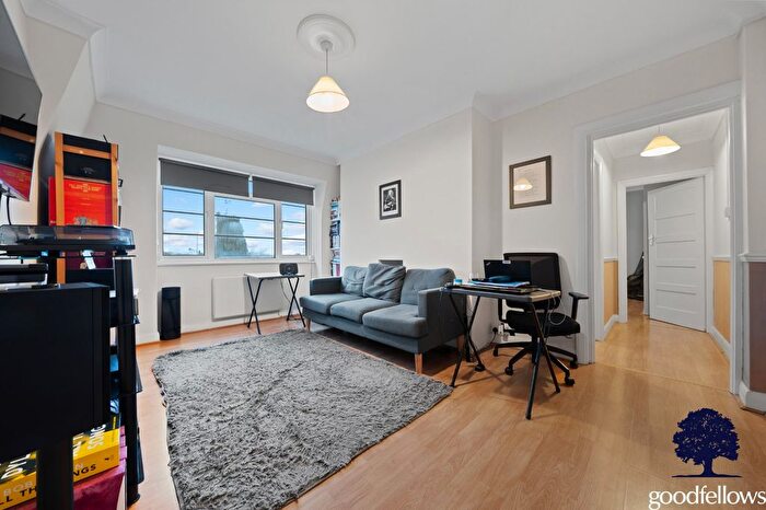 2 Bedroom Flat To Rent In London Road, Morden, SM4