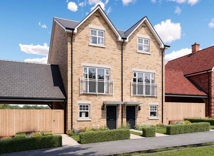 3 Bedroom Semi Detached House For Sale In Ively Road, Fleet, GU51