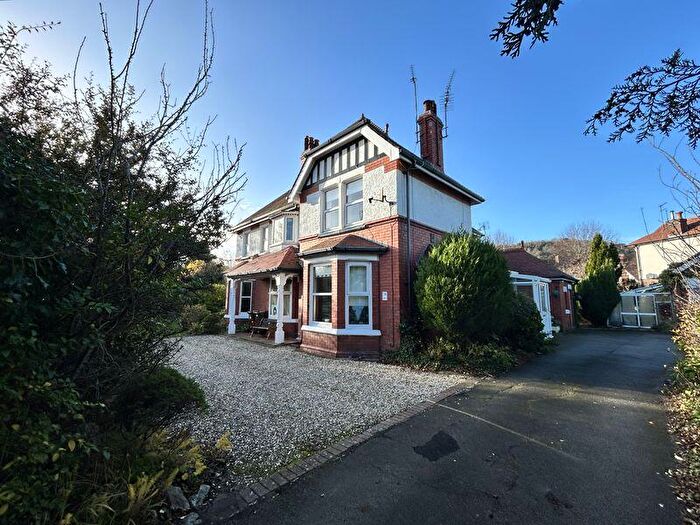 3 Bedroom Flat For Sale In Whitehall Road, Rhos On Sea, LL28