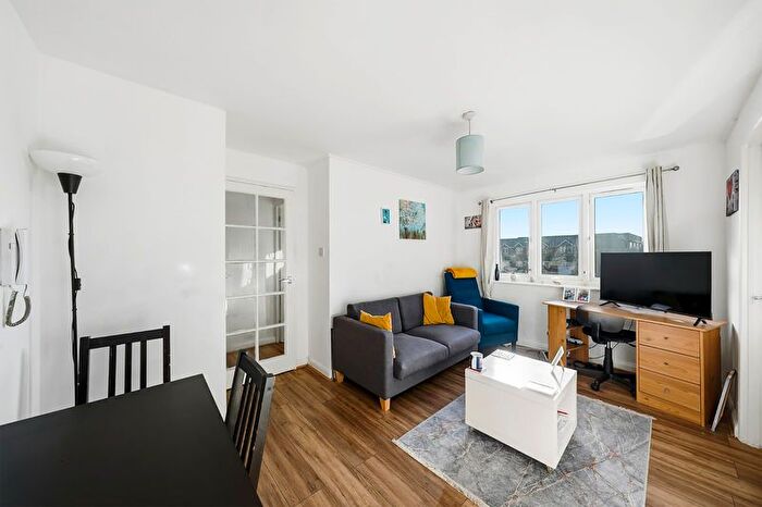 1 Bedroom Flat For Sale In Cobbett Close, Enfield, EN3