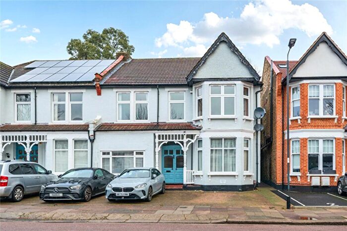 1 Bedroom Flat For Sale In Selborne Road, Southgate, London, N14