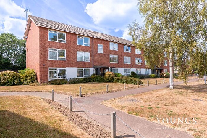 2 Bedroom Flat For Sale In Colbert Avenue, Southend-On-Sea, SS1