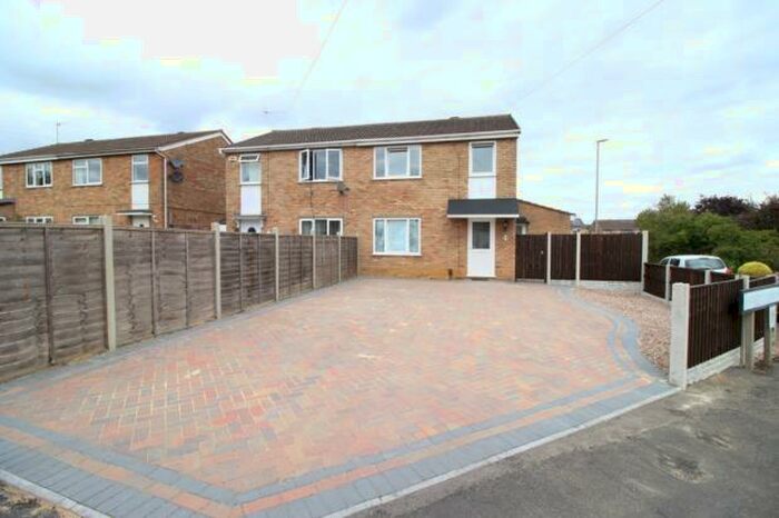 3 Bedroom Semi-Detached House To Rent In Farnham Drive, Rushden, NN10
