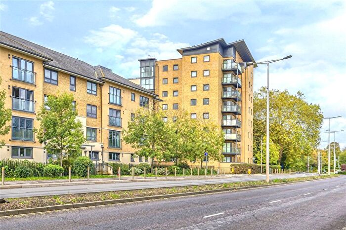 1 Bedroom Flat For Sale In Victoria Way, Woking, Surrey, GU21