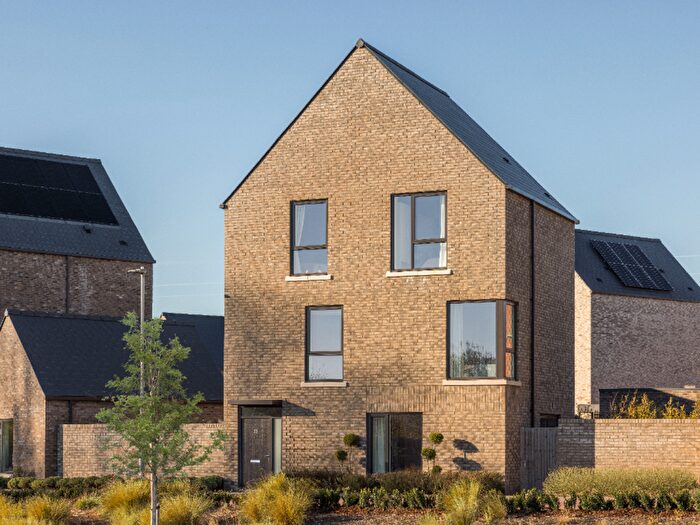 4 Bedroom Semi Detached House For Sale In Newmarket Road, Cambridge, CB5