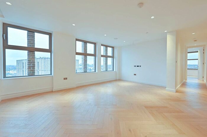 3 Bedroom Flat To Rent In Dollis Hill, Dollis Hill, London, NW10