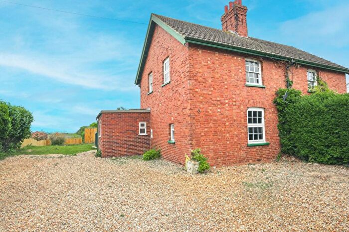 3 Bedroom Semi Detached House To Rent In Titchwell, PE31