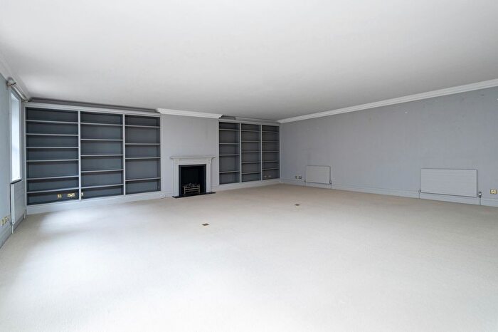 3 Bedroom Flat To Rent In Ormond Yard, St. James's, London, SW1Y