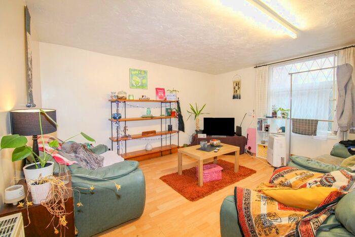 3 Bedroom Terraced House To Rent In Quarry Mount Place, Leeds, LS6