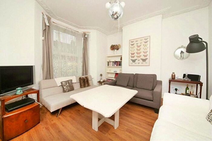 4 Bedroom Terraced House To Rent In Glyn Road, Hackney, London, E5