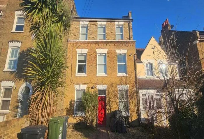 3 Bedroom Flat To Rent In Kent House Road, London, SE26