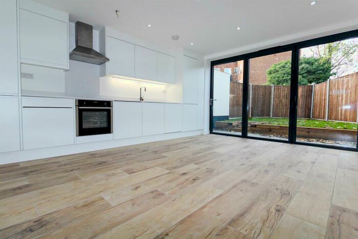 1 Bedroom Detached Bungalow To Rent In Williams Grove, Wood Green, N22