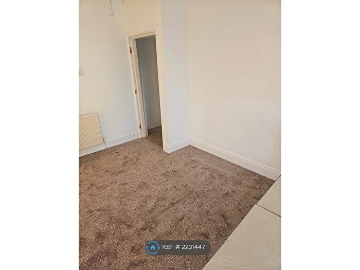 2 Bedroom Flat To Rent In Stockport Road, Manchester, M19