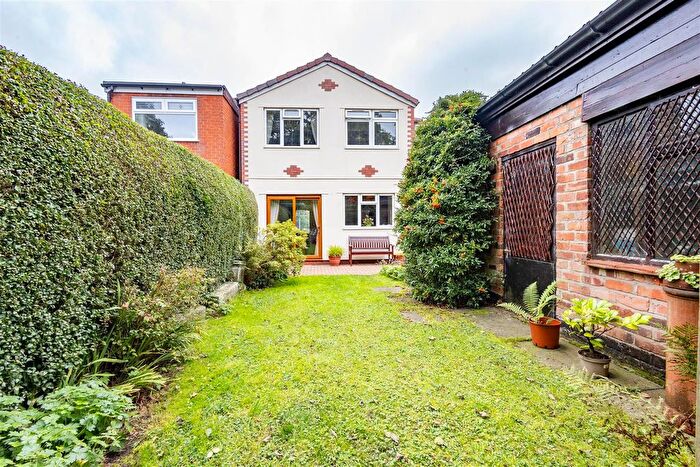3 Bedroom Semi-Detached House For Sale In Canberra Road, Leyland, PR25