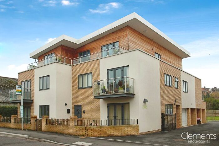 3 Bedroom Flat To Rent In St. Albans Hill, Hemel Hempstead, HP3