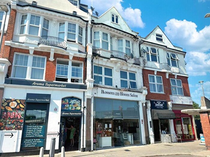 2 Bedroom Flat To Rent In The Broadway, Woodford Green, IG8