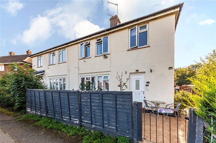 1 Bedroom Maisonette For Sale In Abbotts Walk, Caterham, Surrey, CR3
