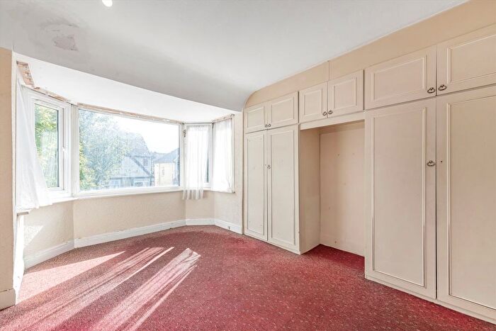 3 Bedroom Property For Sale In Brookbank Avenue, Hanwell, W7