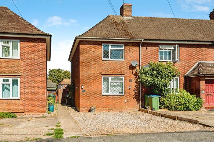 2 Bedroom End Of Terrace House For Sale In Mill Way, Aylesbury, HP20