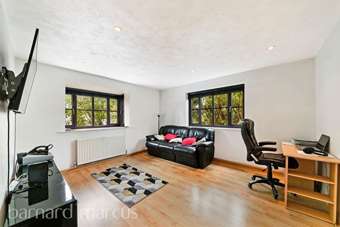 2 Bedroom Flat To Rent In Spring Grove, Mitcham, CR4