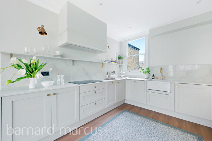 4 Bedroom Apartment To Rent In Hearnville Road, Balham, SW12