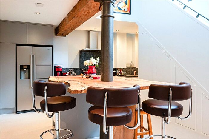 2 Bedroom Flat To Rent In Fleur De Lis Street, London, E1