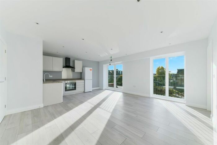 1 Bedroom Flat To Rent In Kingston Road, London, SW19