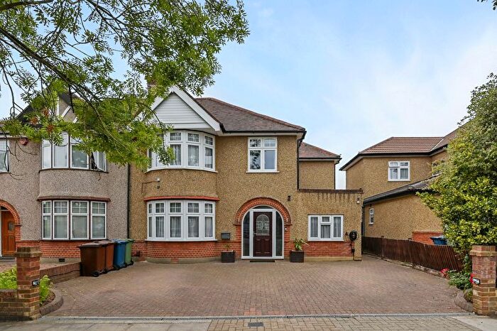 6 Bedroom Semi Detached House For Sale In Hillview Gardens, Harrow, HA2