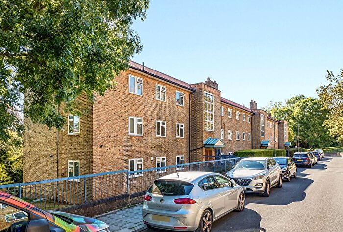 4 Bedroom Flat For Sale In Thursley Gardens, London, SW19